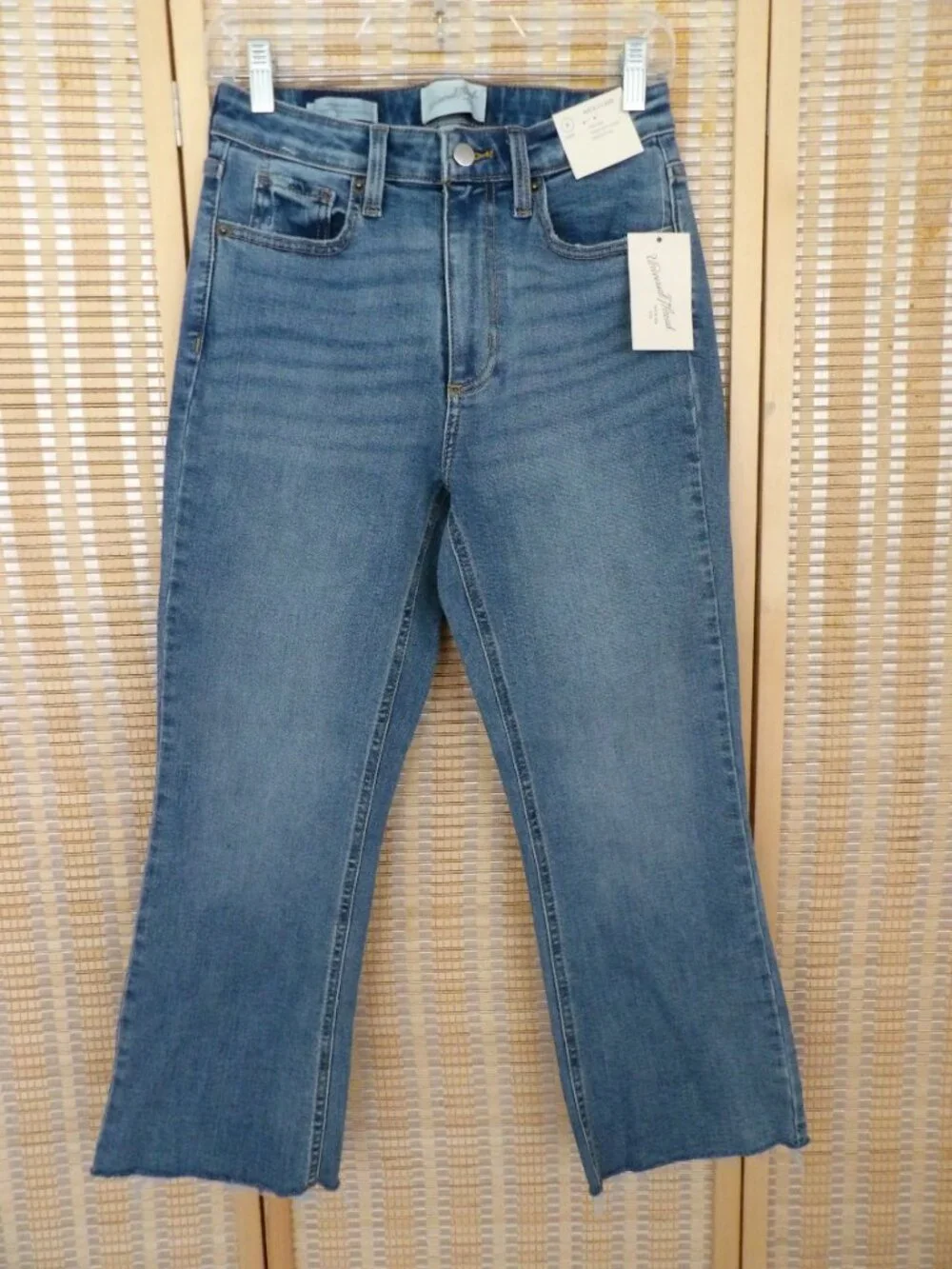 NWT Women's Universal Thread Size 8S High-Rise Kick Flare Raw Hem Jeans